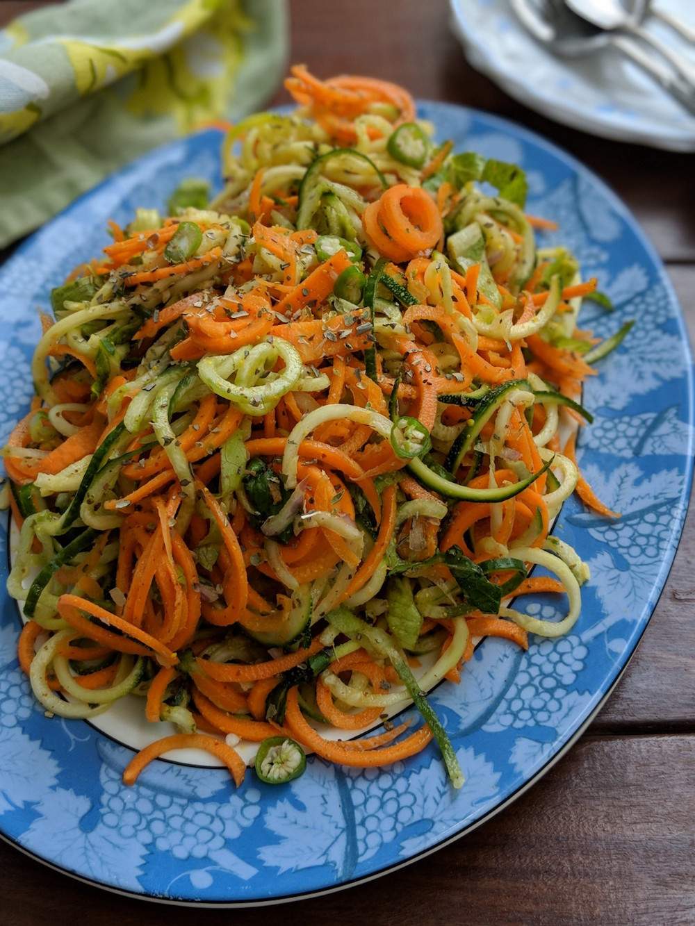 Skinny Spiralized Salad with Zucchini, Cucumber and Carrots | 99 ...